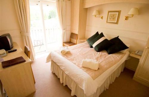 Whitchurch Hotel | Old Court Hotel & Apartments