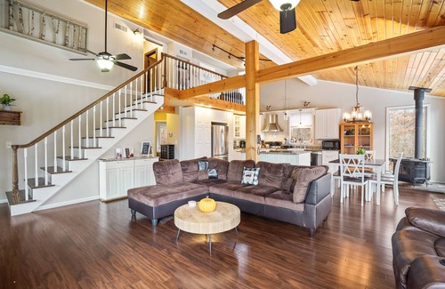Creola Cabin | Old Faithful Getaway | Fire Pit | HotTub