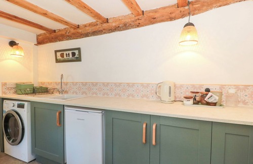 Sherrington Cottage | OLD FARM COTTAGE, pet friendly, character holiday cottage in Codford