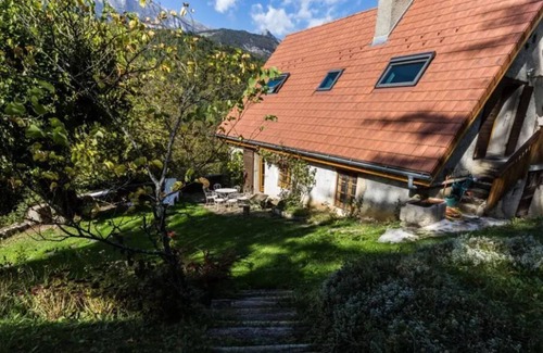 Le Gua House | Old farmhouse facing the Vercors