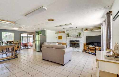 Homosassa House | Old Florida Charm Homosassa Home with Lanai!