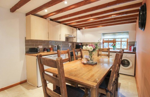 Church Stretton Cottage | OLD HALL BARN 4, pet friendly, with hot tub in Church Stretton