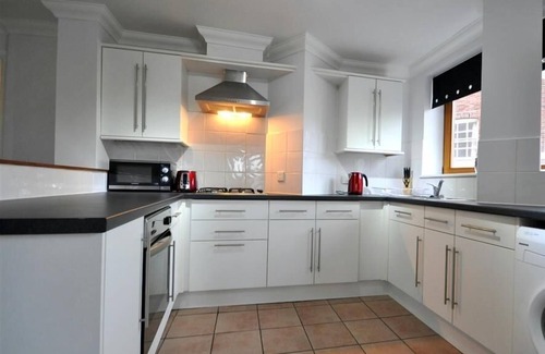 Weymouth Cottage | OLD HARBOUR VIEW, family friendly in Brewers Quay Harbour