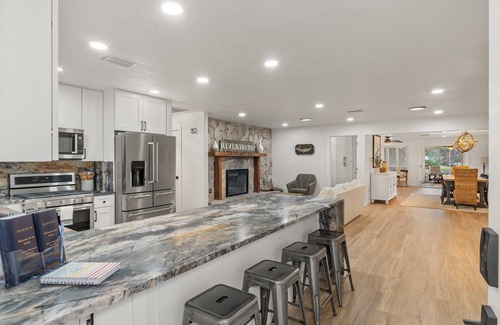 Homosassa House | OLD HOMOSASSA- RIVER WATERFRONT HOUSE ICE MACHINE-DEEP BAY- FOUR KAYAKS