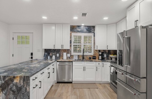 Homosassa House | OLD HOMOSASSA- RIVER WATERFRONT HOUSE ICE MACHINE-DEEP BAY- FOUR KAYAKS