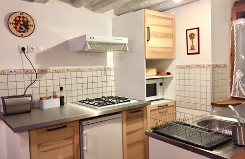 Noisy-sur-Ecole Cottage | Old house in a pretty village close to the Trois Pignons forest.