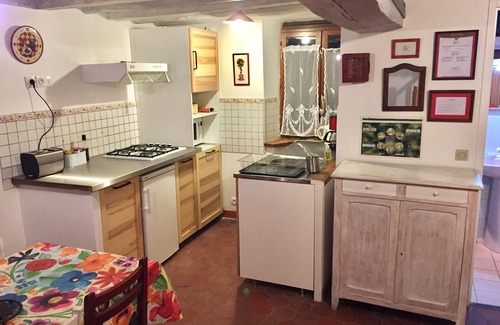 Noisy-sur-Ecole Cottage | Old house in a pretty village close to the Trois Pignons forest.