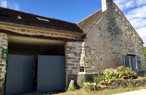 Noisy-sur-Ecole Cottage | Old house in a pretty village close to the Trois Pignons forest.