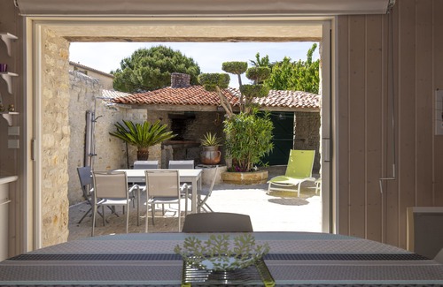 La Flotte House | Old house restored in the Rhaetan style, rated 4 stars, family-run