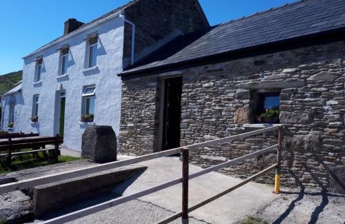 Coumeenoole House | Old Irish farmhouse