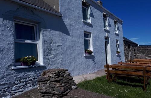 Coumeenoole House | Old Irish farmhouse