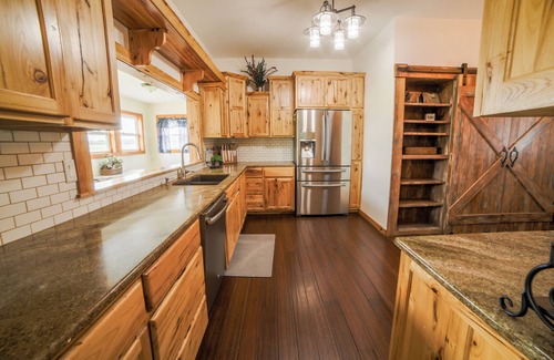 Lamont House | Old Kansas Cattle Ranch! Peaceful living at its finest! Pet-friendly.