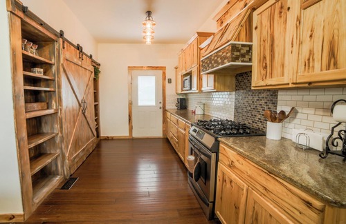 Lamont House | Old Kansas Cattle Ranch! Peaceful living at its finest! Pet-friendly.