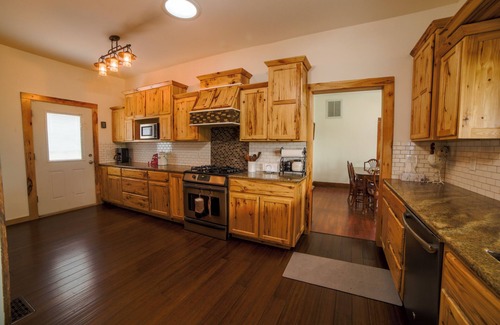 Lamont House | Old Kansas Cattle Ranch! Peaceful living at its finest! Pet-friendly.