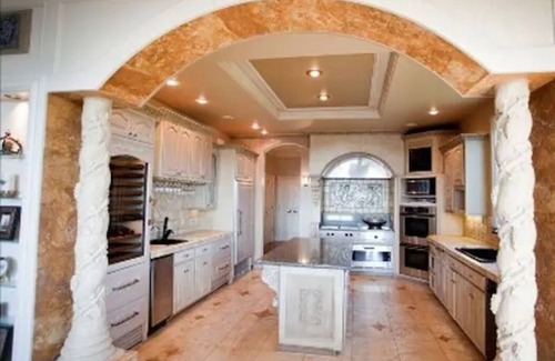 Camdenton House | Old Kinderhook Castle in Gated Golf Community of Old Kinderhook
