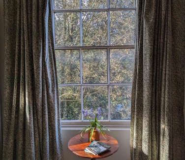 Shepperton Bed & Breakfast | Old Manor House