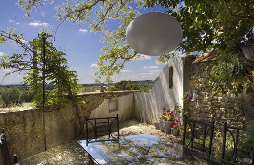 Soupex Cottage | Old Mansion & Bohemian vintage design touch. Historical Park & ​​large pool.