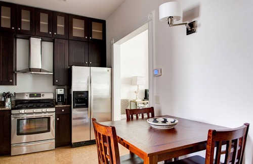 Starr Hill Apartment | Old Met #306 | 1 Bedroom, 2 Bath