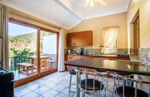 Schoemanshoek Bed & Breakfast | Old Mill Lodge, Working Ostrich Farm & Restaurant, Oudtshoorn