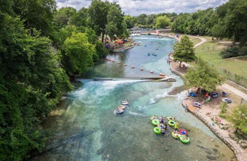 Gruene Apartment | Old Mills Resort OM A11