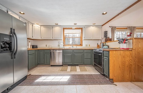 Paradise Point House | Old Moose Barn | Lake Access + Hot Tub & Boat Slip!