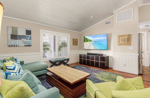 Old Naples House | Old Naples Luxury 4BR Home - Truly Close to Beach & 5th Ave