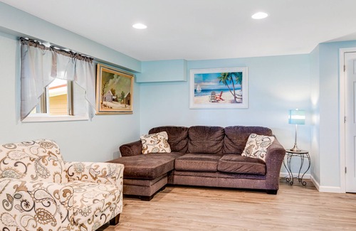 Dandridge House | Old Oak Grove Retreat | House in Dandridge on the shoreline of Douglas Lake