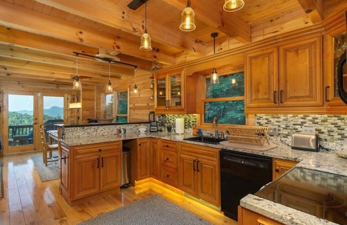 Waynesville House | Old Oak Lodge~ Dreamy Mountain Getaway~ Hot Tub