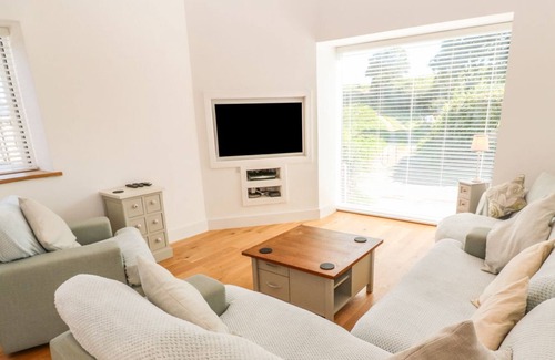 Saltash House | OLD ORCHARD BARN, pet friendly, luxury holiday cottage in St Mellion
