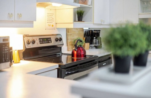 International District Apartment | Old Port Loft Gem | Stylish Old Montreal Stay