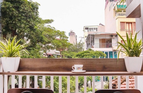Truc Bach Apartment | Old quarter -Balcony alot of Sunshine & Cozy House
