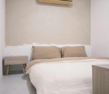 Van Mieu Apartment | Old Quarter Homestay 302-Private bathroom-Railway