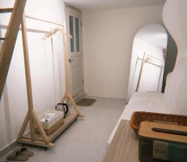 Van Mieu Apartment | Old Quarter Homestay 302-Private bathroom-Railway