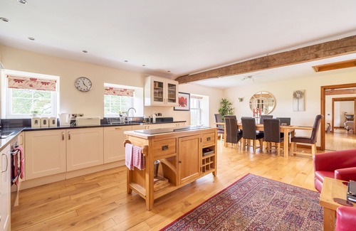Newtown Cottage | OLD RECTORY COTTAGES, family friendly, with pool in Aberhafesp