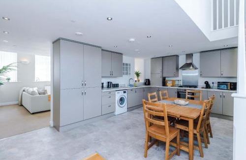 Two Dales House | Old School Close Stylish Stay in Derbyshire