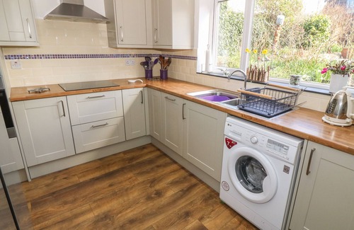 Cemaes Bay Cottage | OLD SCHOOL HOUSE, family friendly, with open fire in Cemaes Bay