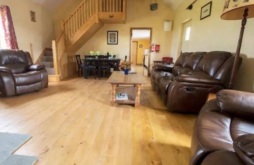Emly House | Old Scragg Farm, Cottage in the Irish Countryside