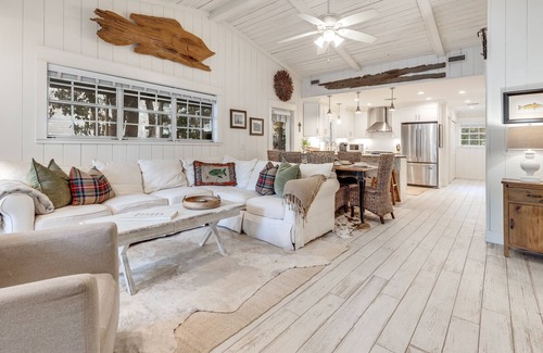 Seagrove Beach House | Old Seagrove "Off the Hook" |3 BR |Sleeps 8| STEPS to Beach| Steps to Seaside