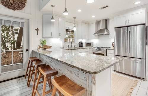 Seagrove Beach House | Old Seagrove "Off the Hook" |3 BR |Sleeps 8| STEPS to Beach| Steps to Seaside