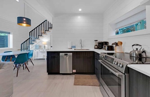Seagrove Beach House | Old Seagrove "Sea Thyme" |1BR Guest House| Sleeps 4 |Steps to Beach! 2 Bikes!