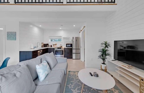 Seagrove Beach House | Old Seagrove "Sea Thyme" |1BR Guest House| Sleeps 4 |Steps to Beach! 2 Bikes!