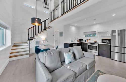 Seagrove Beach House | Old Seagrove "Sea Thyme" |1BR Guest House| Sleeps 4 |Steps to Beach! 2 Bikes!