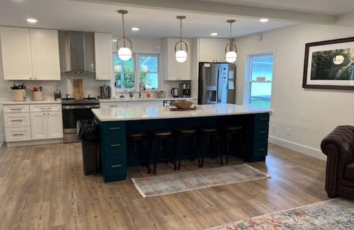 New Tazewell House | Old Southern - Lakefront - Dog friendly