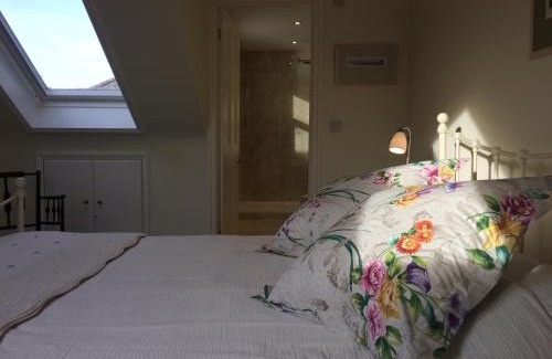 Richmond-upon-Thames Bed & Breakfast | Old Station Gardens, SW London