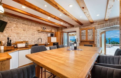 Jesenice Villa | Old stone Villa Saint Anthonyn