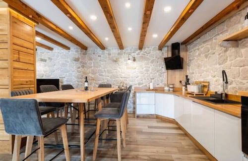 Jesenice Villa | Old stone Villa Saint Anthonyn