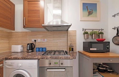 St Luke's Apartment | Old Street Apartment by MoreThanStays | Sleeps 6
