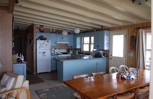 Long Beach House | Old Style Family Beach Cottage