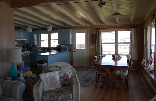 Long Beach House | Old Style Family Beach Cottage