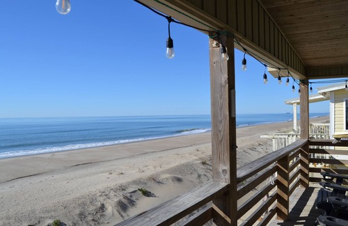 Long Beach House | Old Style Family Beach Cottage